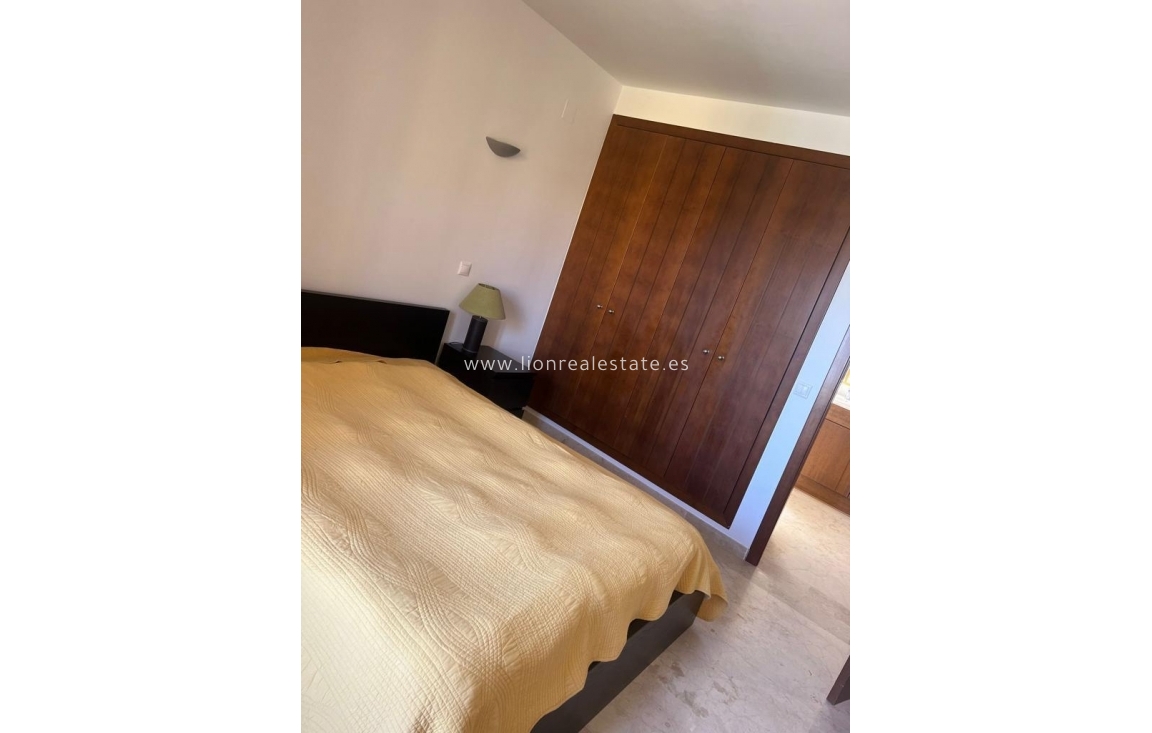 Alquiler a largo plazo - Apartamento / piso - Punta Prima