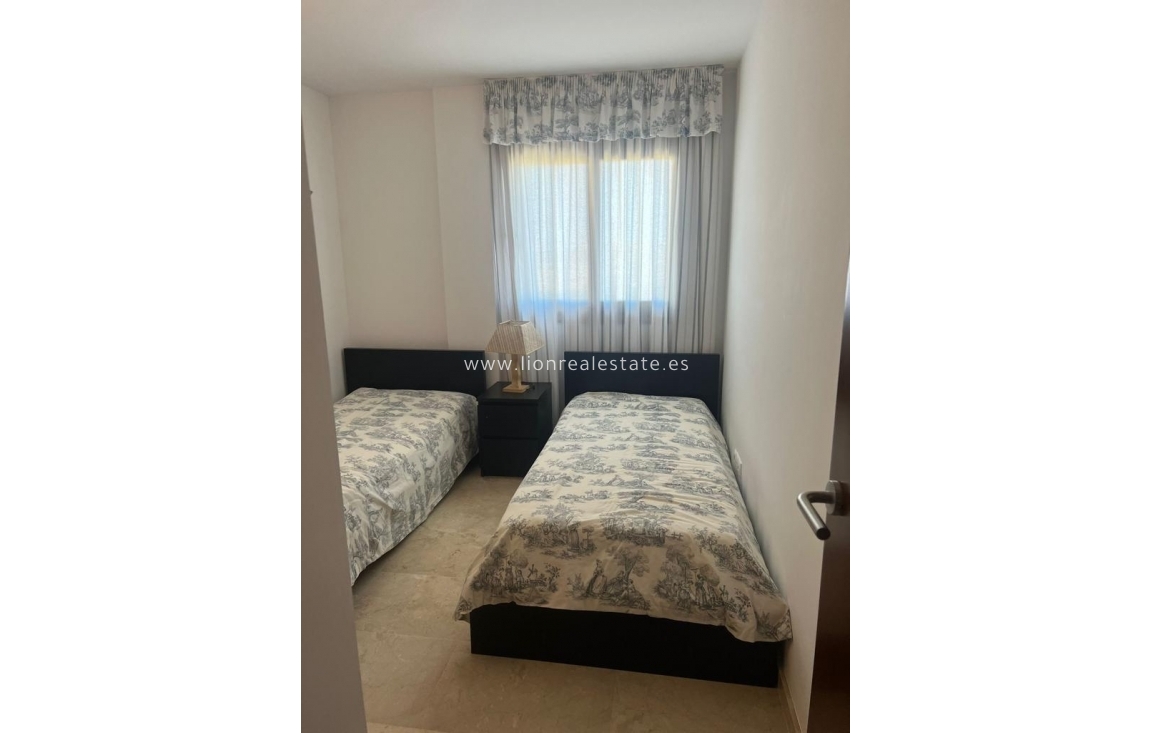 Alquiler a largo plazo - Apartamento / piso - Punta Prima