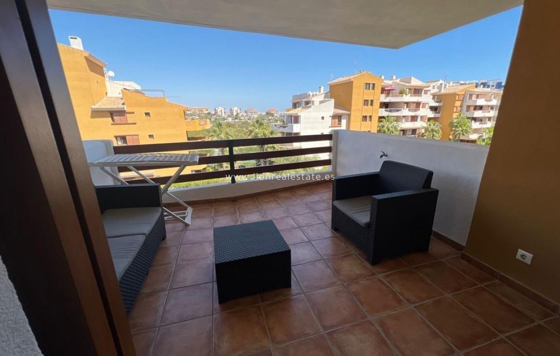 Alquiler a largo plazo - Apartamento / piso - Punta Prima