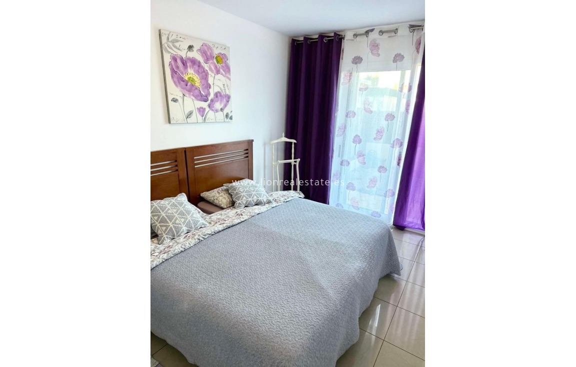 Alquiler a largo plazo - Apartamento / piso - Punta Prima