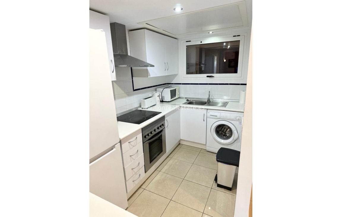 Alquiler a largo plazo - Apartamento / piso - Punta Prima