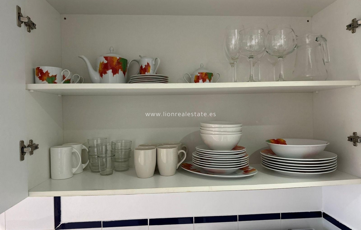 Alquiler a largo plazo - Apartamento / piso - Punta Prima