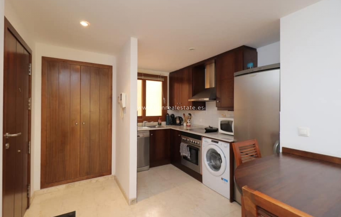 Alquiler a largo plazo - Apartamento / piso - Punta Prima