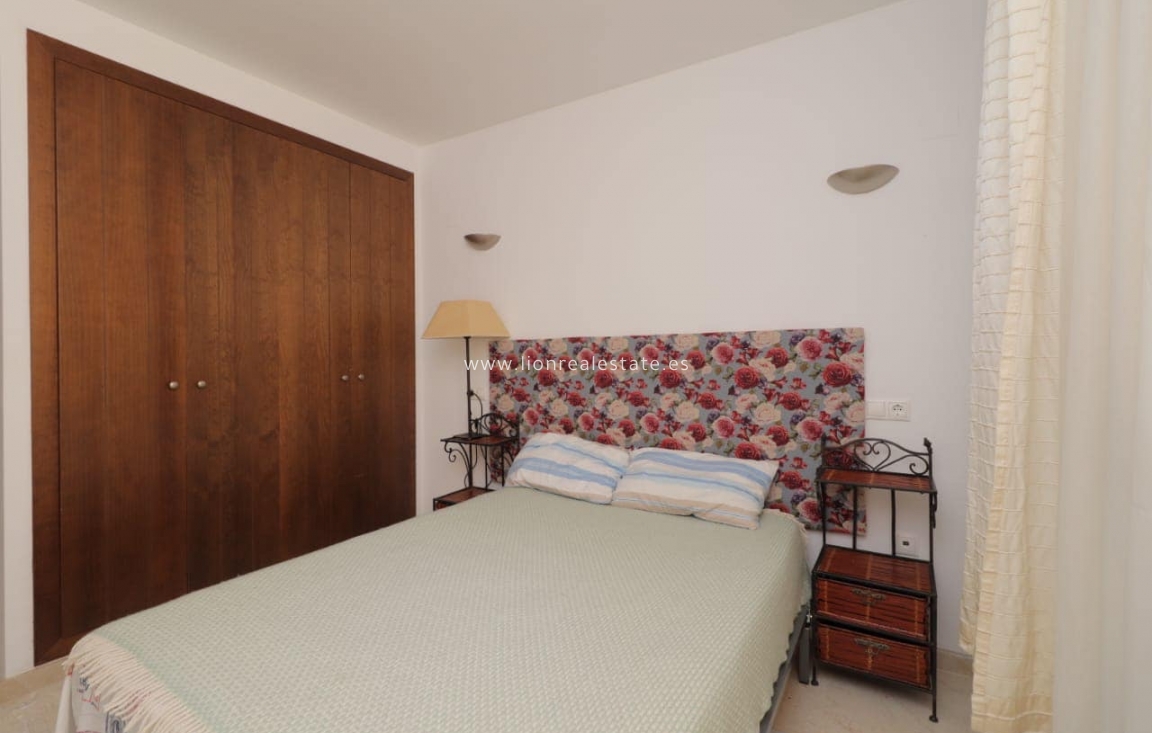 Alquiler a largo plazo - Apartamento / piso - Punta Prima