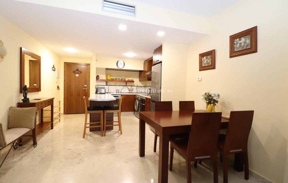 Alquiler a largo plazo - Apartamento / piso - Punta Prima