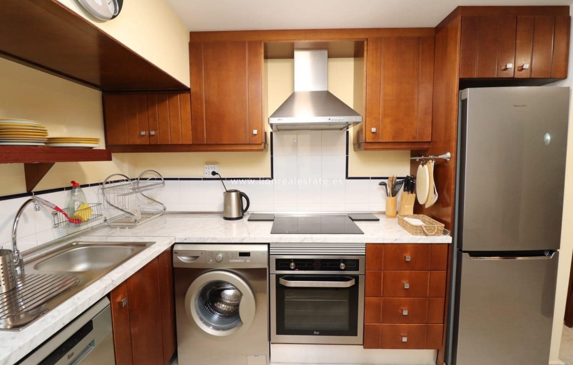 Alquiler a largo plazo - Apartamento / piso - Punta Prima