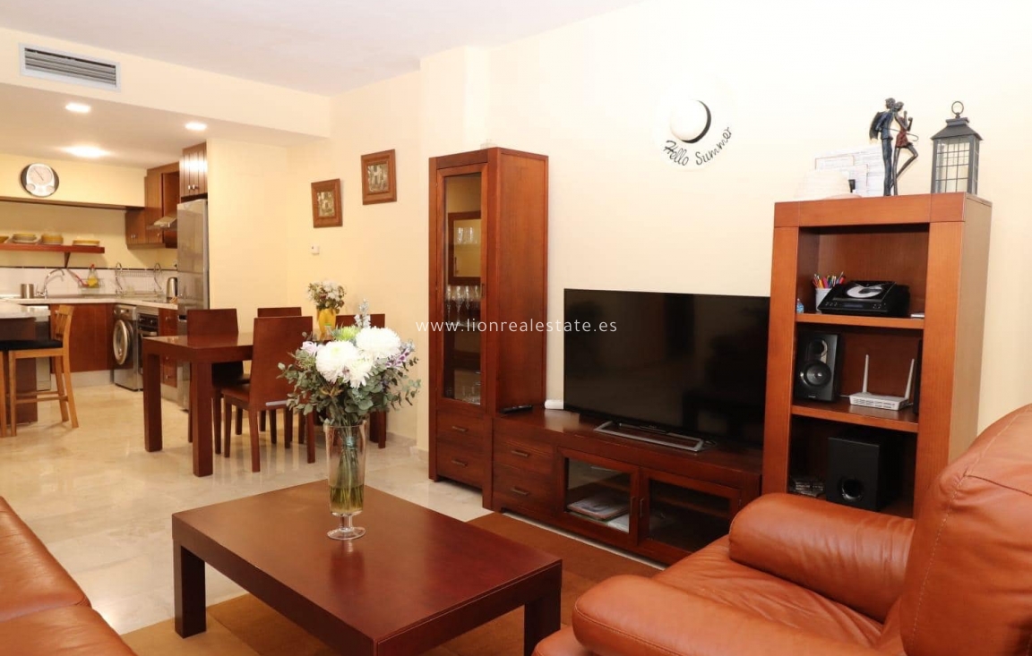 Alquiler a largo plazo - Apartamento / piso - Punta Prima