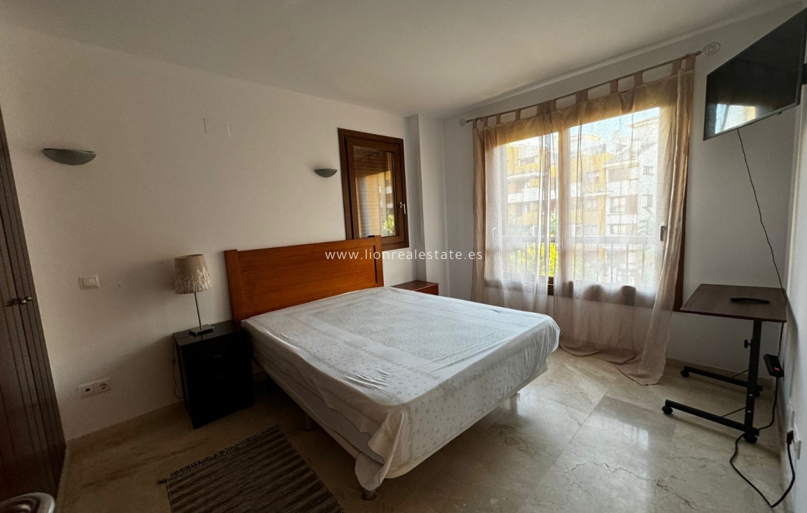 Alquiler a largo plazo - Apartamento / piso - Punta Prima