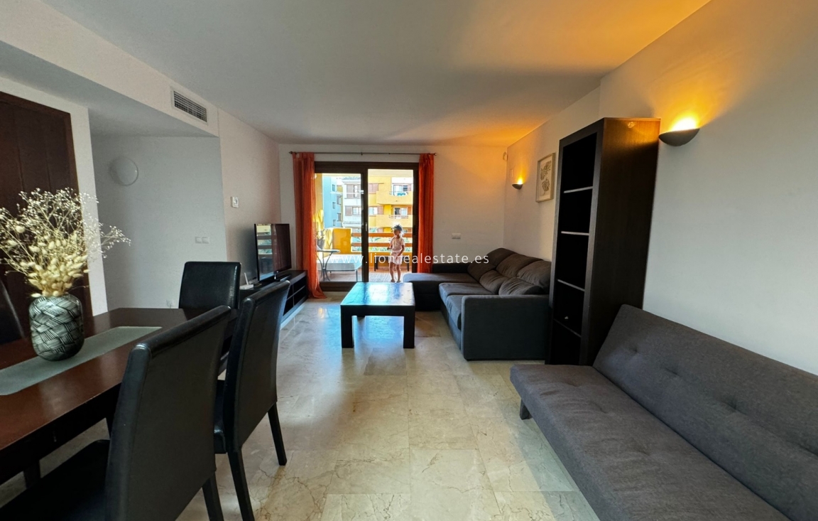 Alquiler a largo plazo - Apartamento / piso - Punta Prima