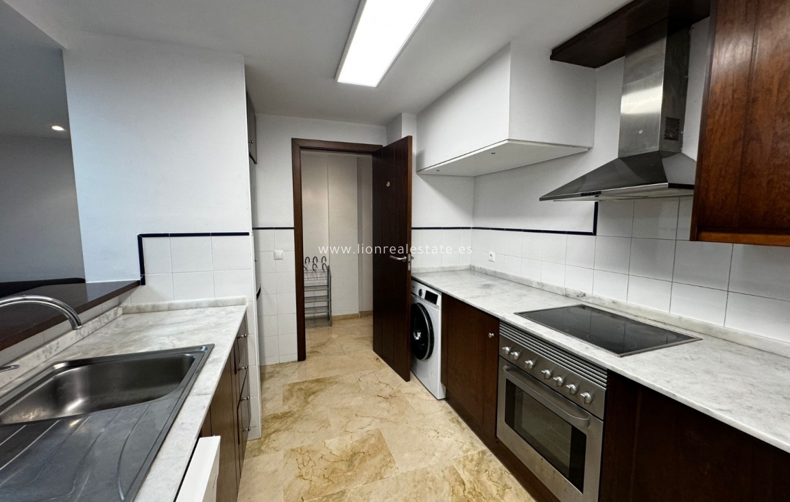 Alquiler a largo plazo - Apartamento / piso - Punta Prima