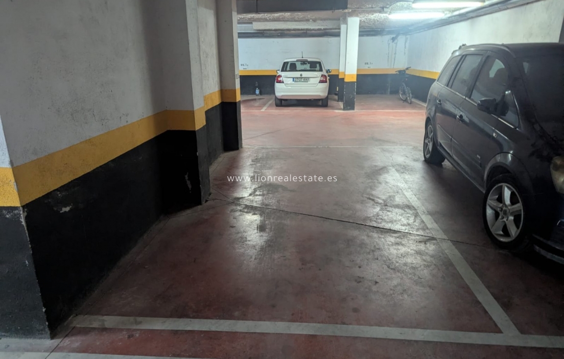 Alquiler a largo plazo - Apartamento / piso - Punta Prima