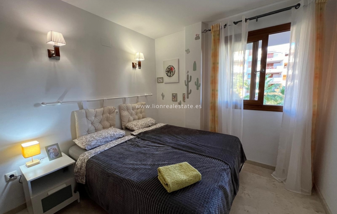 Alquiler a largo plazo - Apartamento / piso - Punta Prima