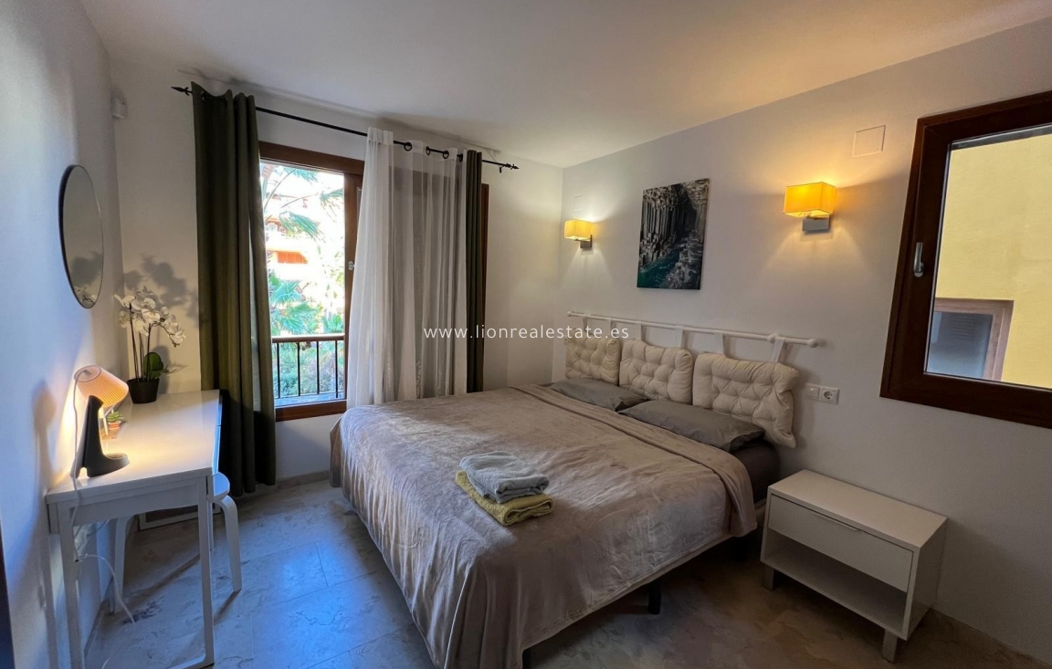 Alquiler a largo plazo - Apartamento / piso - Punta Prima