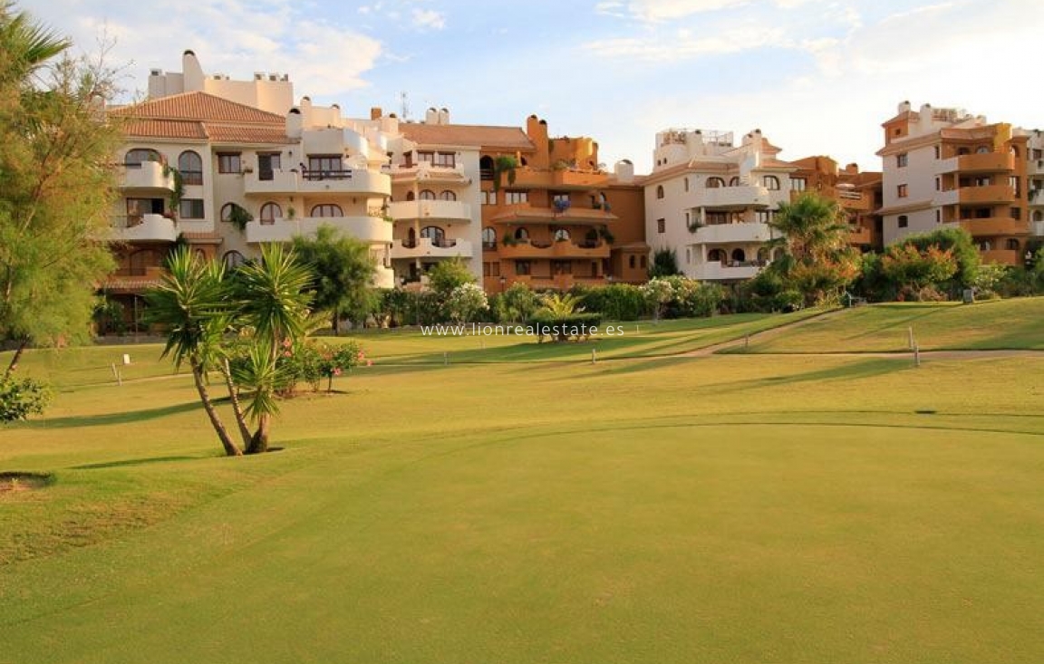 Alquiler a largo plazo - Apartamento / piso - Punta Prima