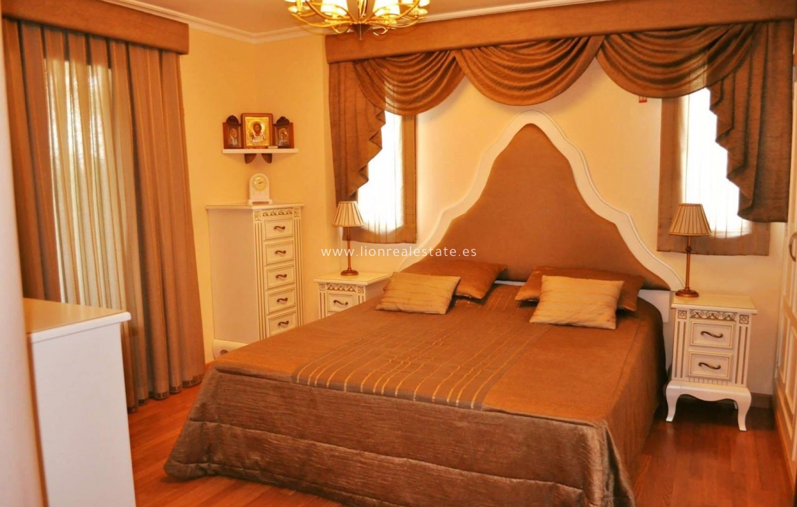 Alquiler a largo plazo - Apartamento / piso - Punta Prima