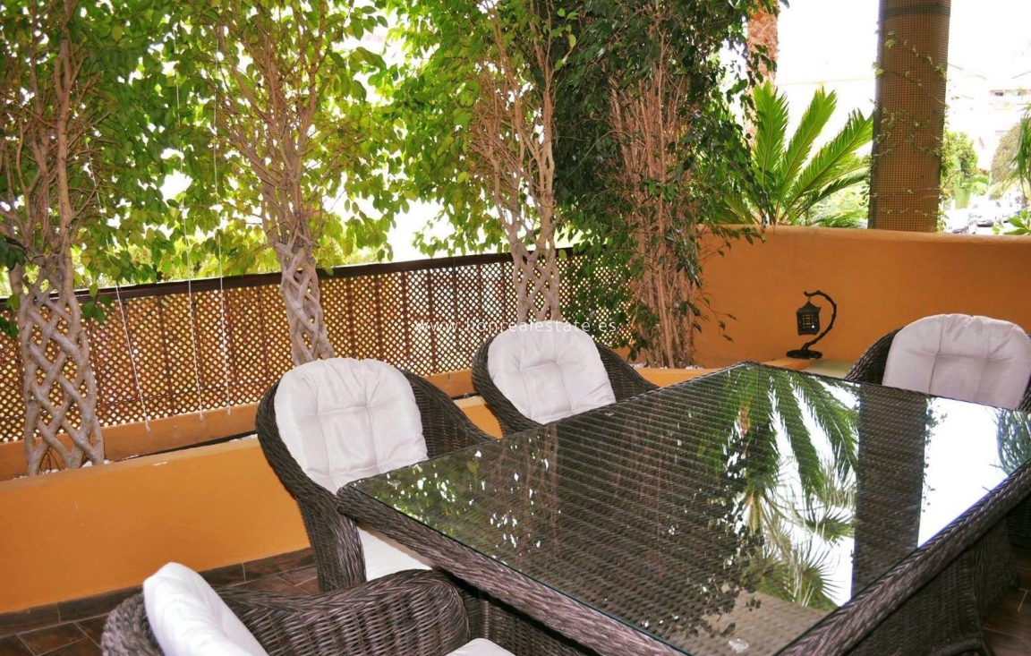 Alquiler a largo plazo - Apartamento / piso - Punta Prima