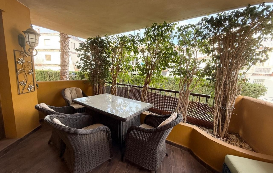 Alquiler a largo plazo - Apartamento / piso - Punta Prima