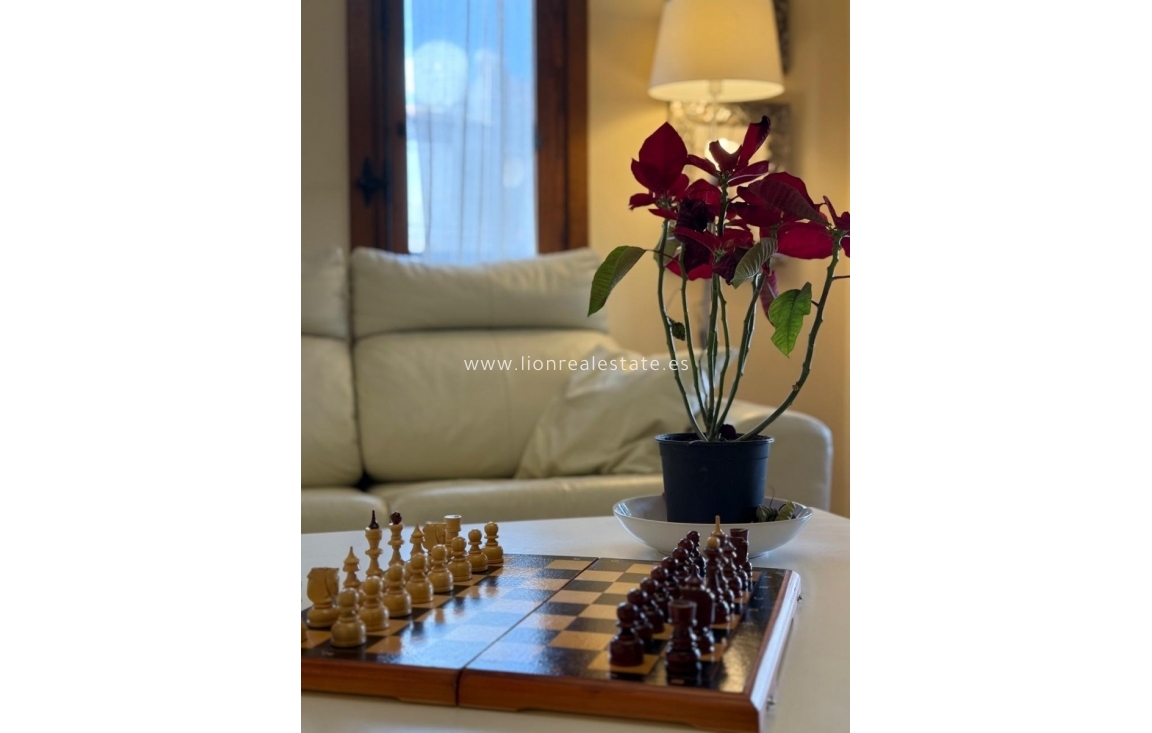 Alquiler a largo plazo - Apartamento / piso - Punta Prima