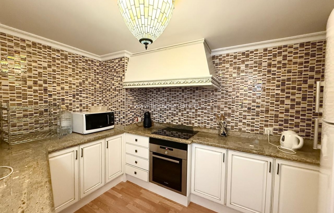 Alquiler a largo plazo - Apartamento / piso - Punta Prima