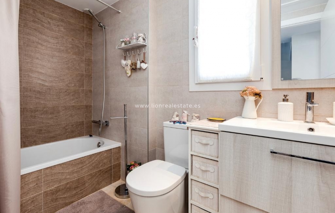 Alquiler a largo plazo - Apartamento / piso - Punta Prima