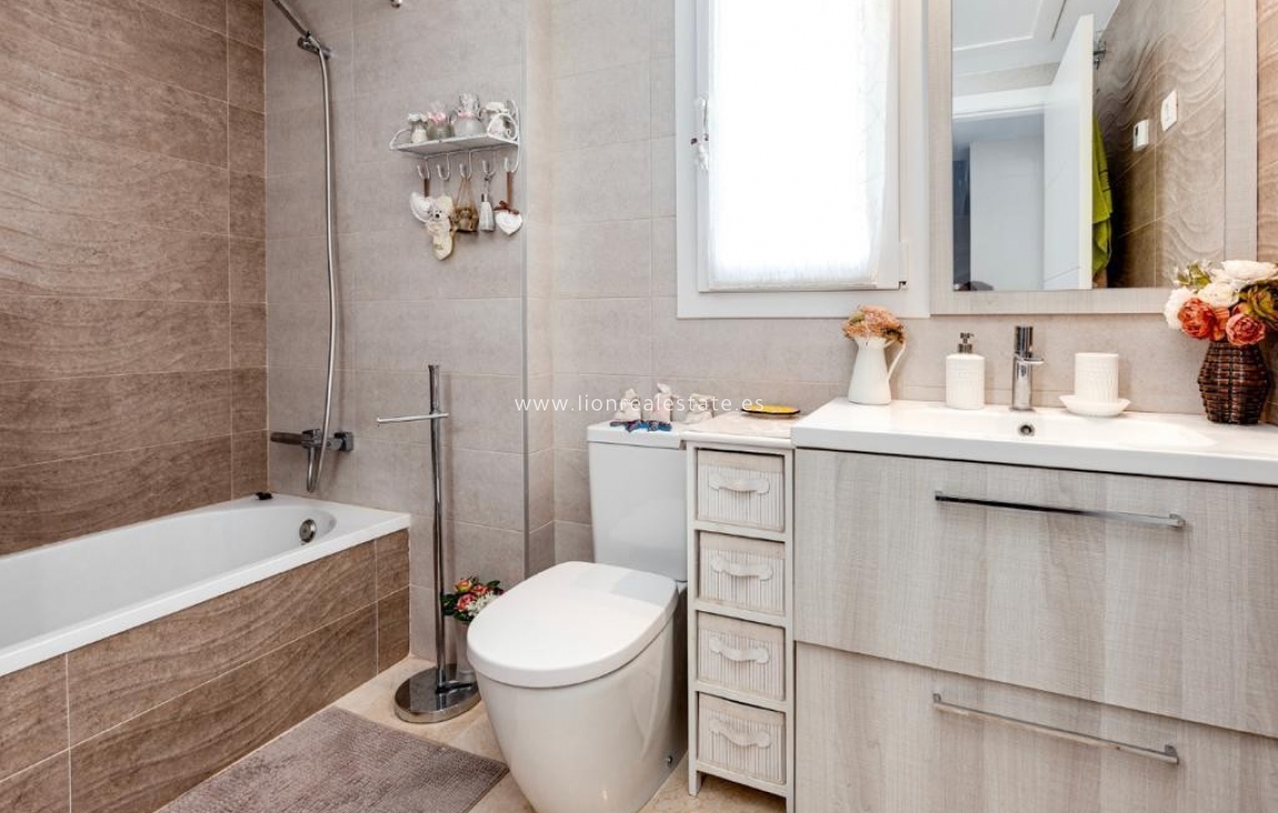 Alquiler a largo plazo - Apartamento / piso - Punta Prima