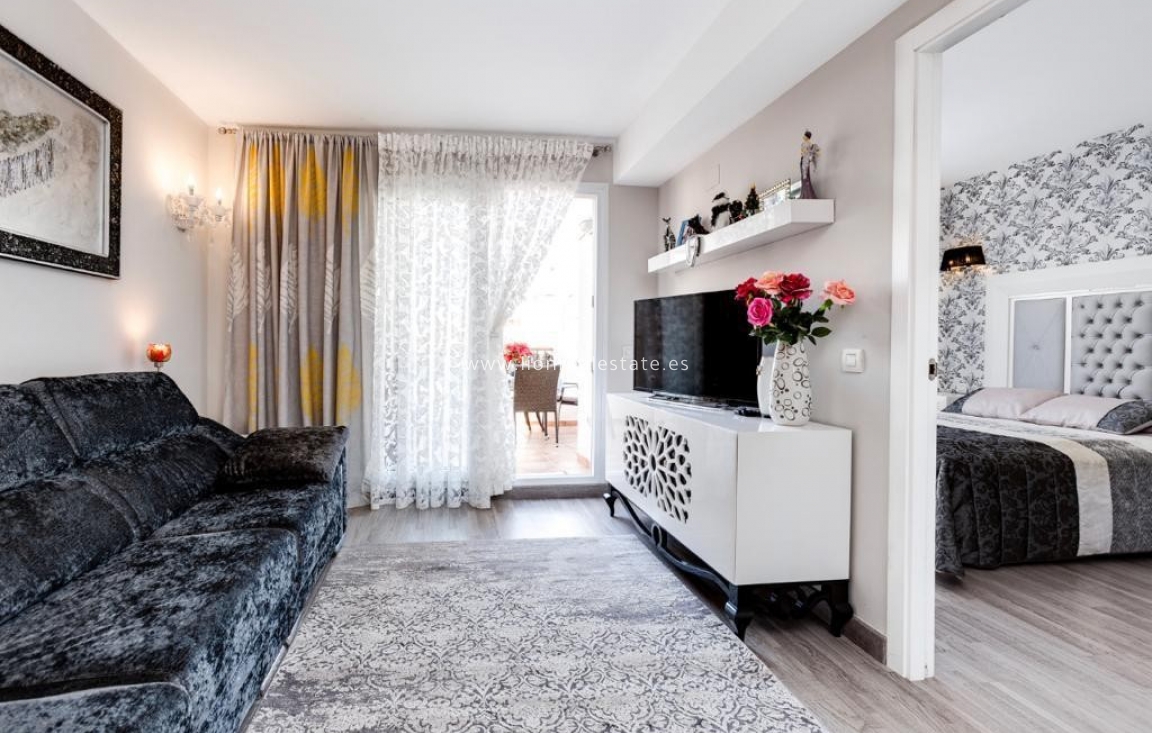 Alquiler a largo plazo - Apartamento / piso - Punta Prima