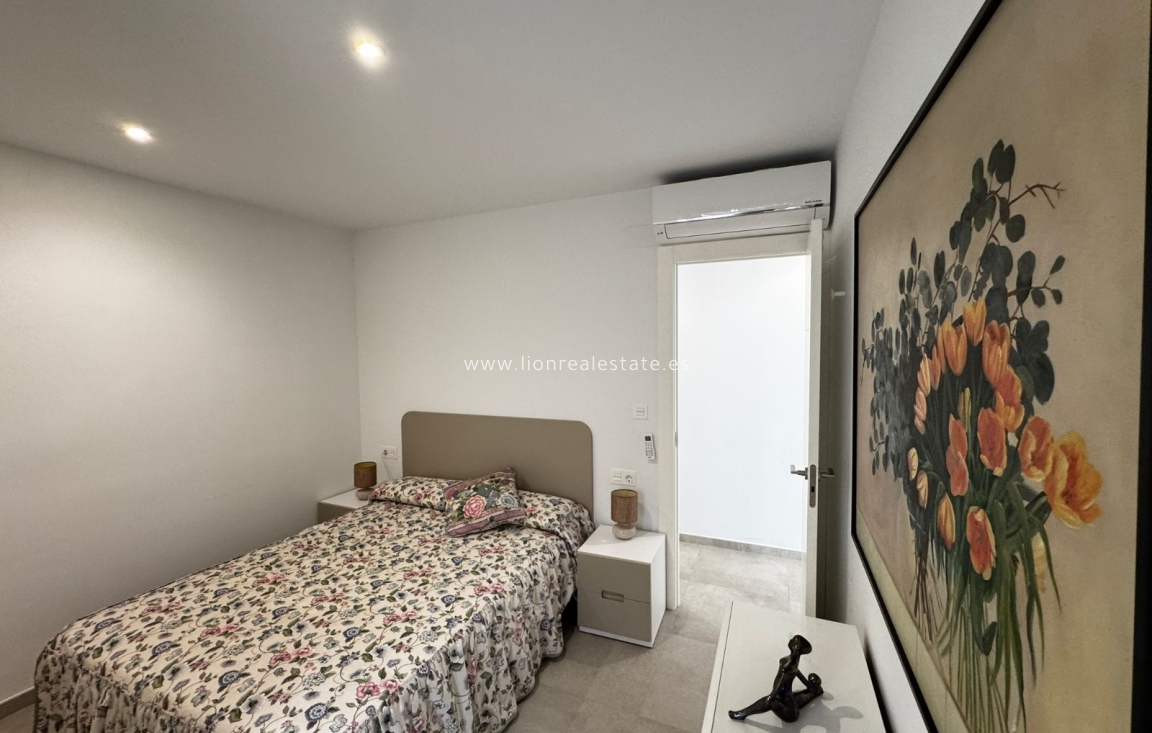 Alquiler a largo plazo - Apartamento / piso - Torrevieja - El Acequión - Los Náufragos