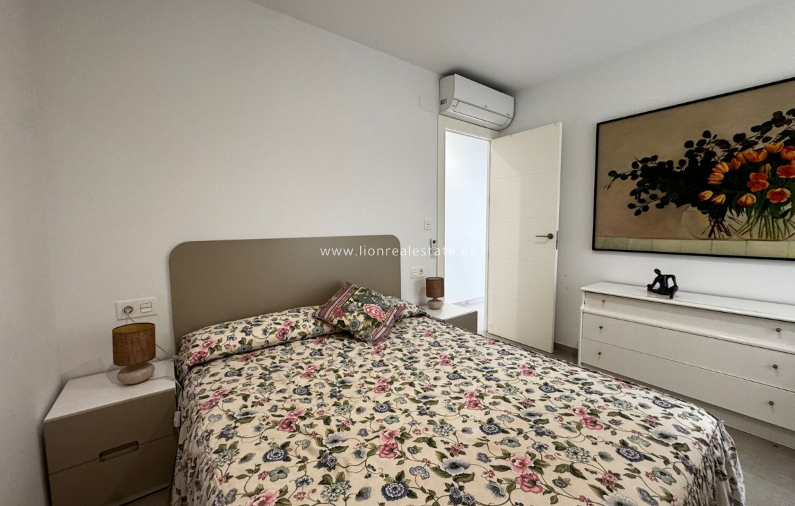 Alquiler a largo plazo - Apartamento / piso - Torrevieja - El Acequión - Los Náufragos