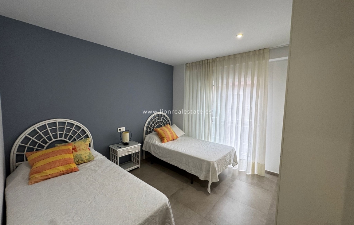 Alquiler a largo plazo - Apartamento / piso - Torrevieja - El Acequión - Los Náufragos