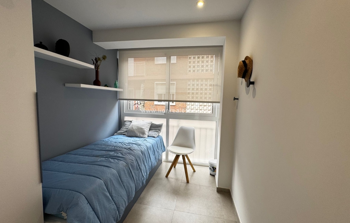 Alquiler a largo plazo - Apartamento / piso - Torrevieja - El Acequión - Los Náufragos