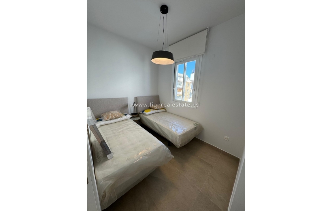 Alquiler a largo plazo - Apartamento / piso - Torrevieja - Los Locos