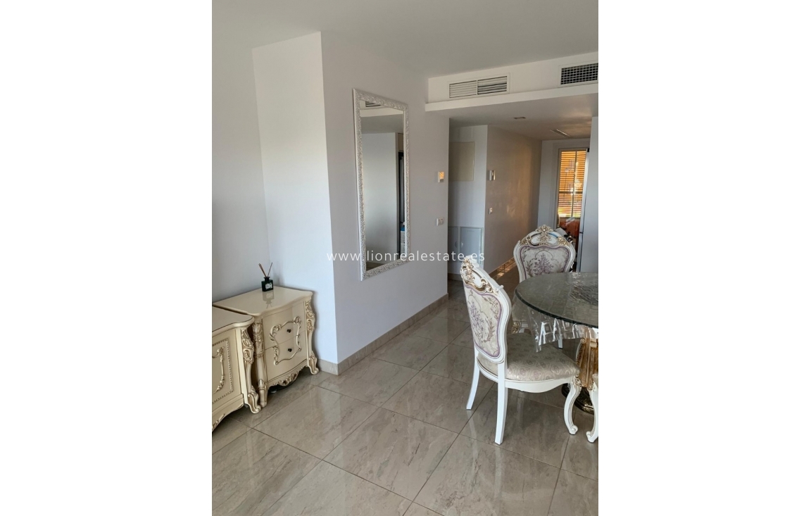 Alquiler a largo plazo - Apartamento / piso - Torrevieja - Punta Prima