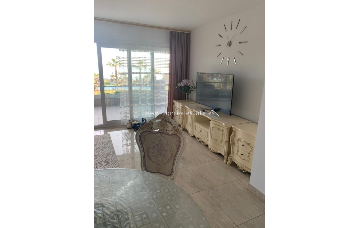 Alquiler a largo plazo - Apartamento / piso - Torrevieja - Punta Prima