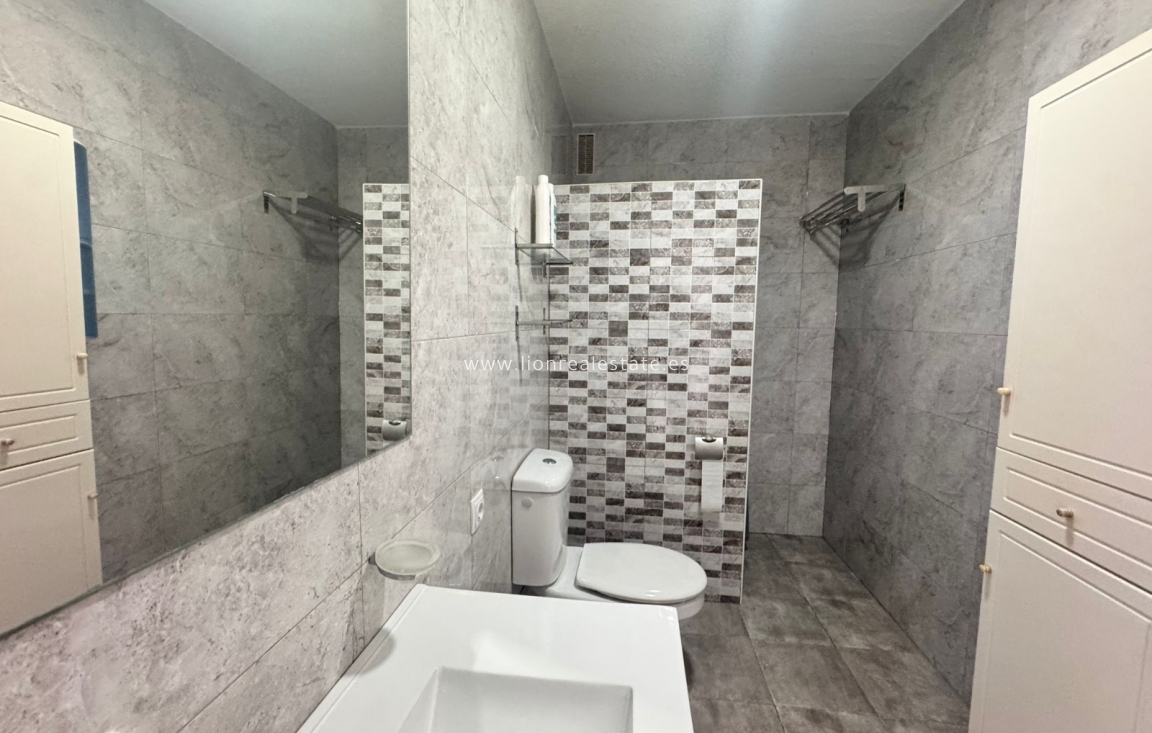 Alquiler a largo plazo - Apartamento / piso - Torrevieja - Punta Prima