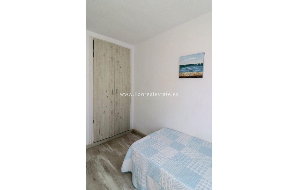 Alquiler a largo plazo - Apartamento / piso - Torrevieja - Punta Prima