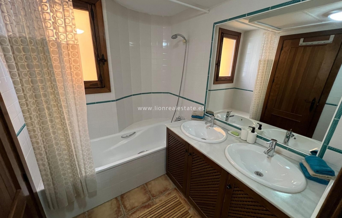 Alquiler a largo plazo - Apartamento / piso - Torrevieja - Punta Prima