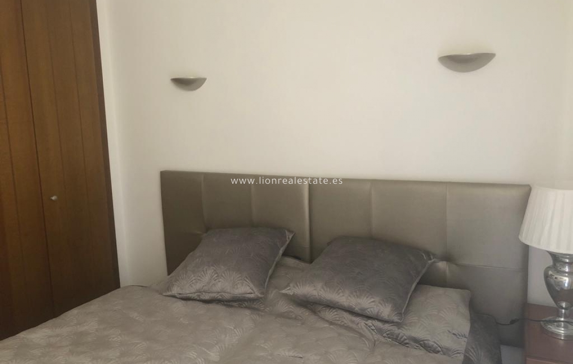 Alquiler a largo plazo - Apartamento / piso - Torrevieja - Punta Prima