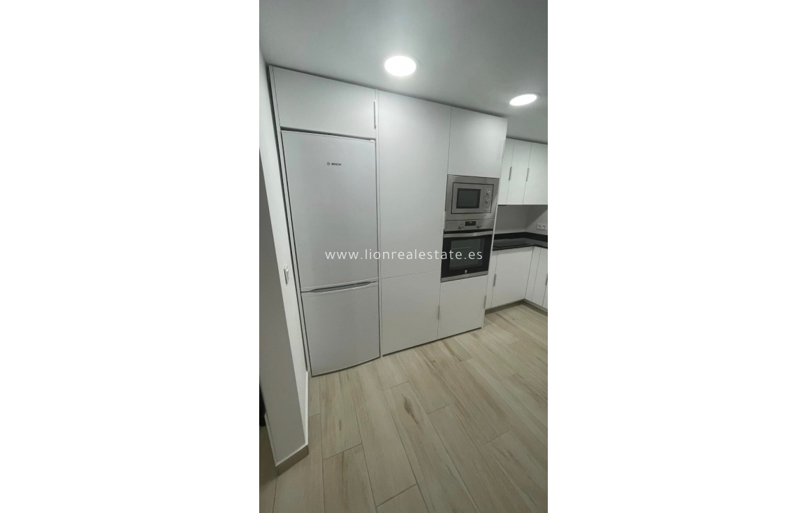 Alquiler a largo plazo - Apartamento / piso - Torrevieja - Punta Prima