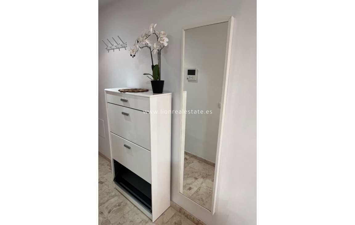 Alquiler a largo plazo - Apartamento / piso - Torrevieja - Punta Prima