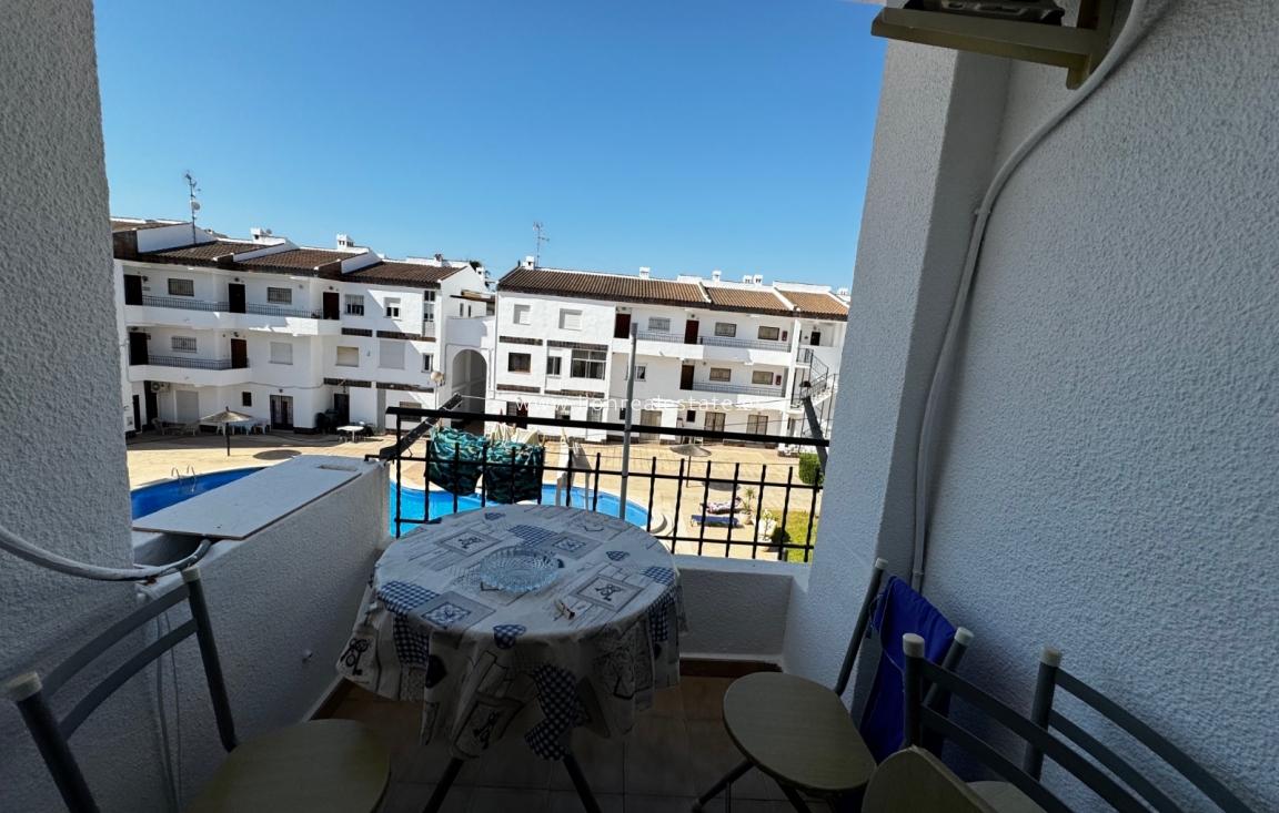 Alquiler a largo plazo - Apartamento / piso - Torrevieja - Punta Prima