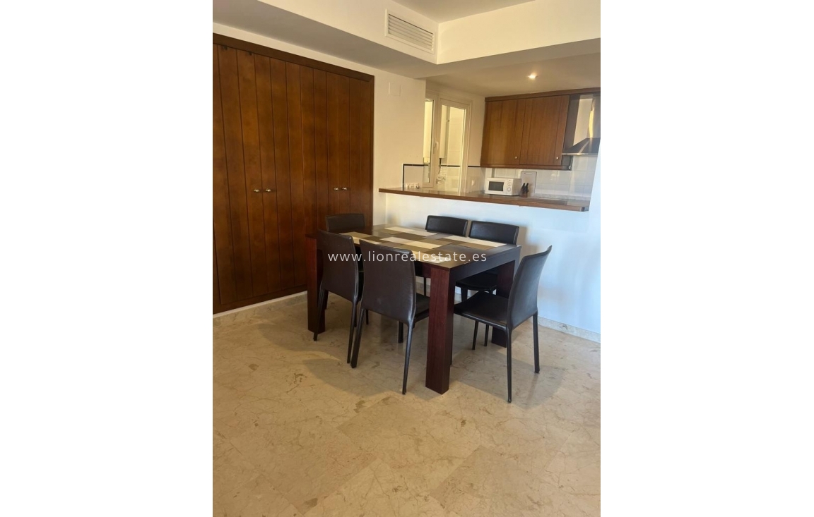 Alquiler a largo plazo - Apartamento / piso - Torrevieja - Punta Prima