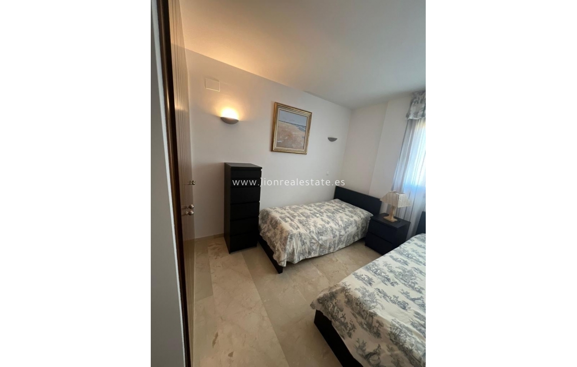 Alquiler a largo plazo - Apartamento / piso - Torrevieja - Punta Prima