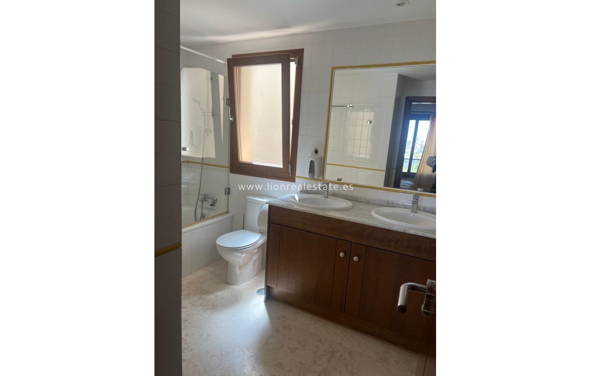 Alquiler a largo plazo - Apartamento / piso - Torrevieja - Punta Prima