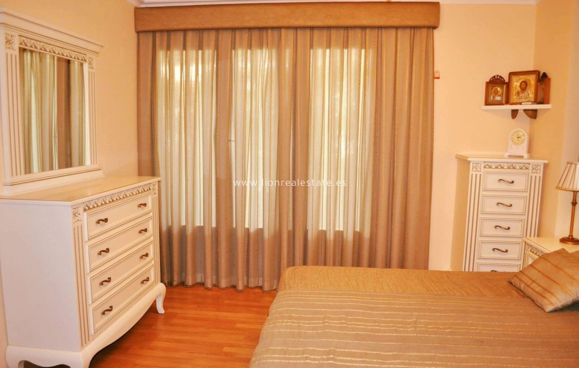 Alquiler a largo plazo - Apartamento / piso - Torrevieja - Punta Prima