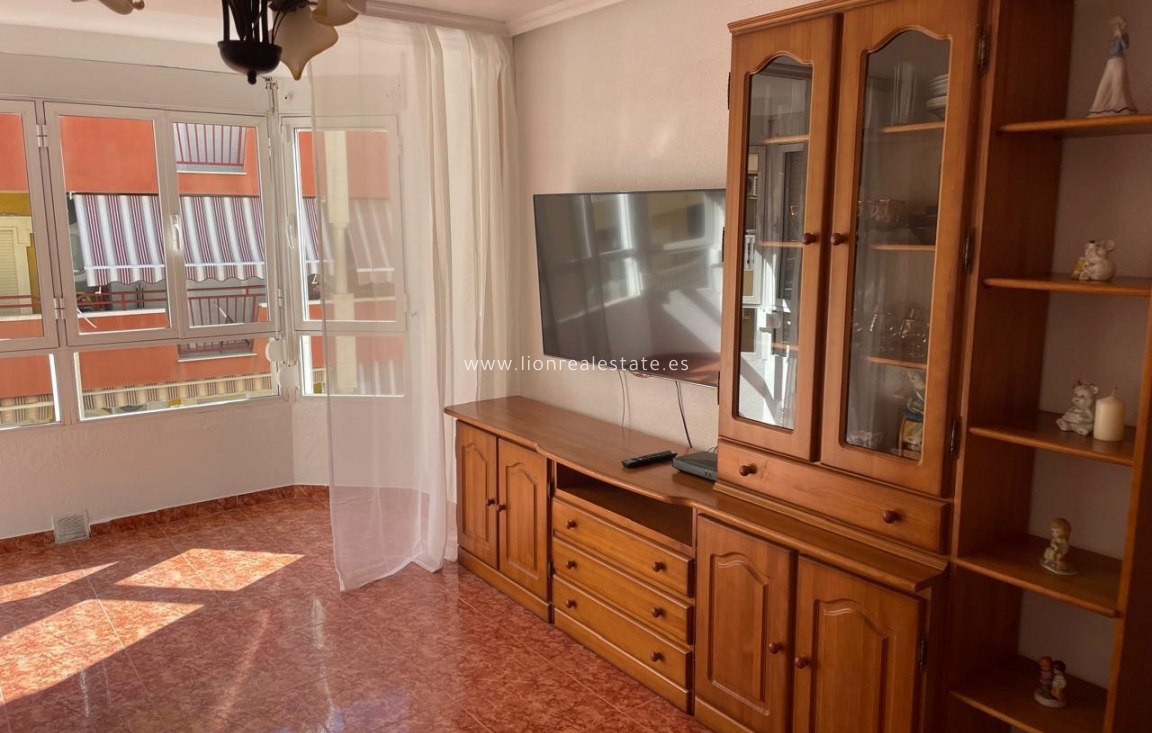 Alquiler a largo plazo - Apartamento / piso - Torrevieja