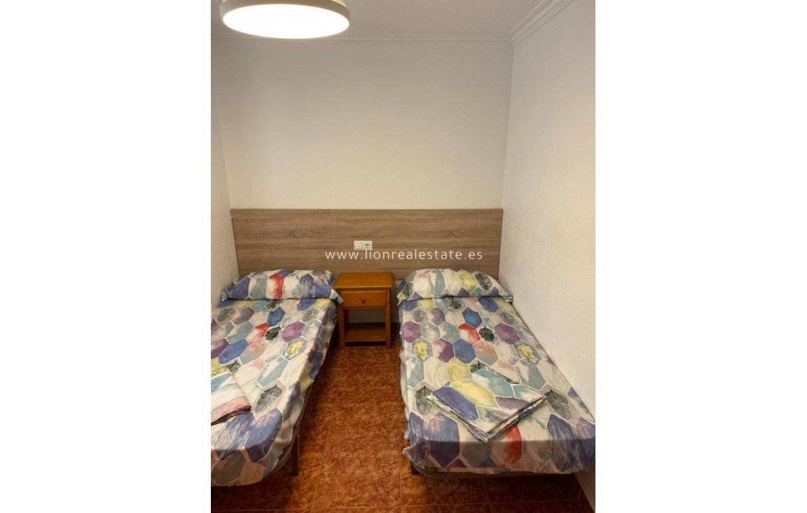 Alquiler a largo plazo - Apartamento / piso - Torrevieja