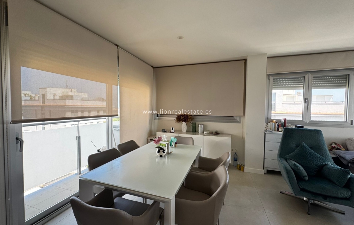 Alquiler a largo plazo - Ático - Orihuela Costa - Villamartín