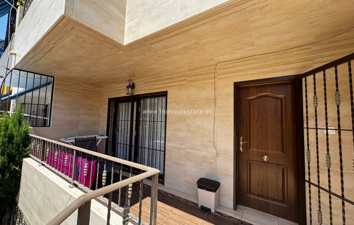 Alquiler a largo plazo - Triplex - Punta Prima