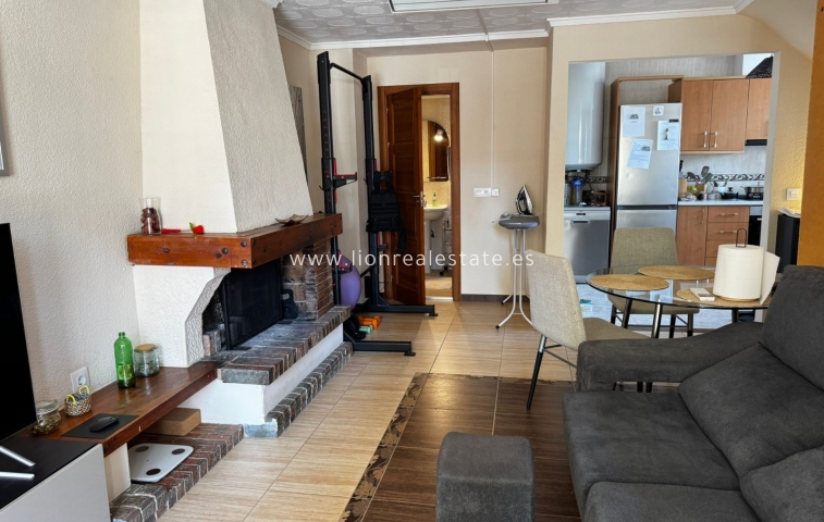 Alquiler a largo plazo - Triplex - Punta Prima