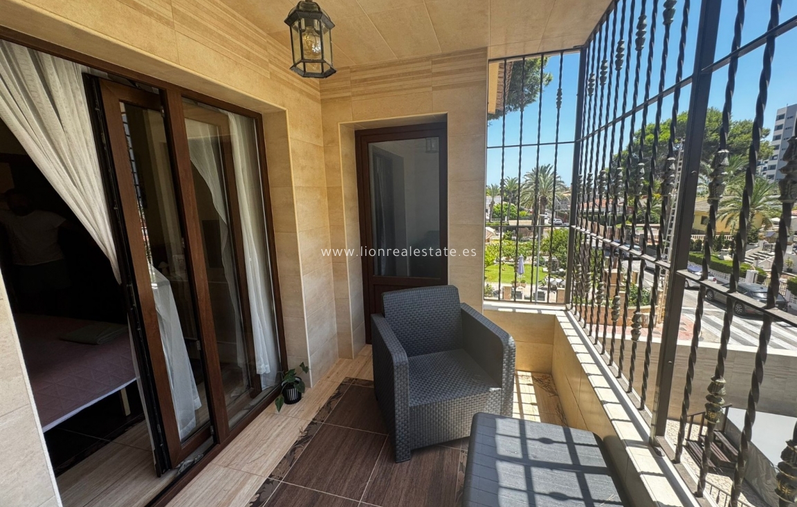 Alquiler a largo plazo - Triplex - Punta Prima